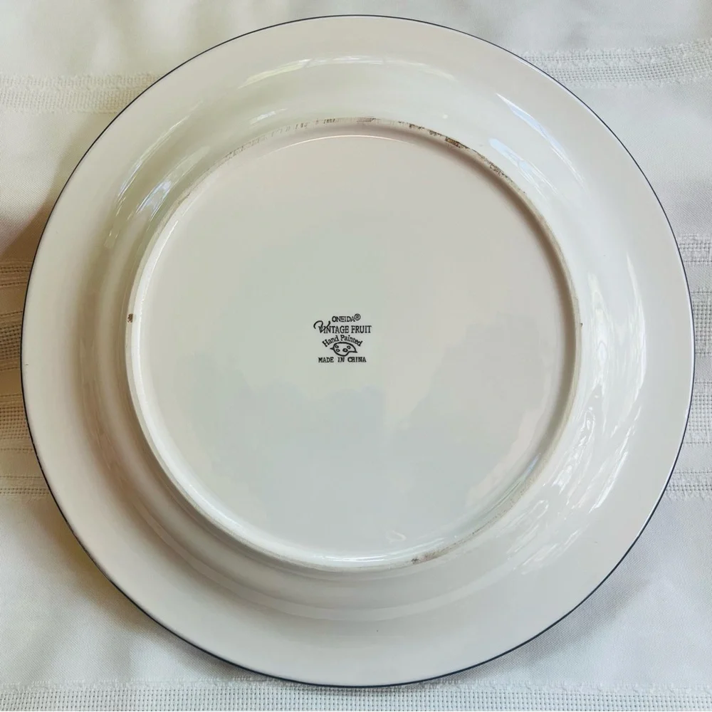 TWO Dinner Plates Oneida Vintage Fruit Discontinued 2001-2002 EUC Handpainted‎